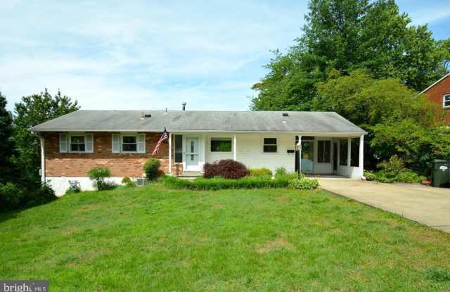 4705 SPLIT ROCK RD - 4705 Split Rock Road, Rose Hill, VA 22310
