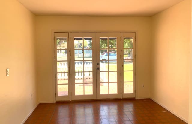 Lovely 3/2 Home with separate 1/1 studio space in Coronado Village Gallery 4