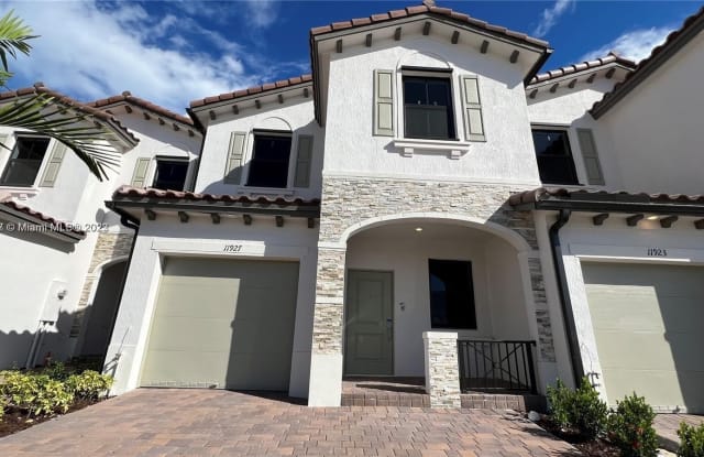 11927 SW 246th Ter - 11927 Southwest 246th Terrace, Princeton, FL 33032