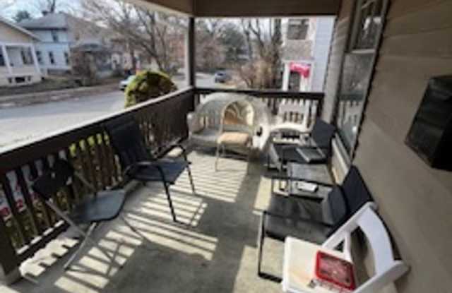 SUMMER SPECIAL!! - 5 BR / 2 BA - Available AUGUST 2026! Gallery 4