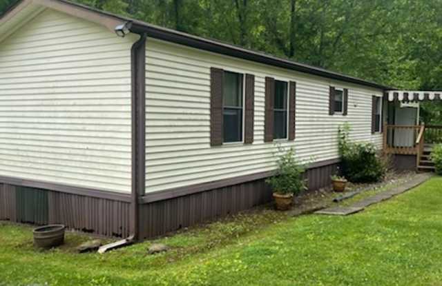 Two Bedroom Mobile Home in Quiet Setting photos photos