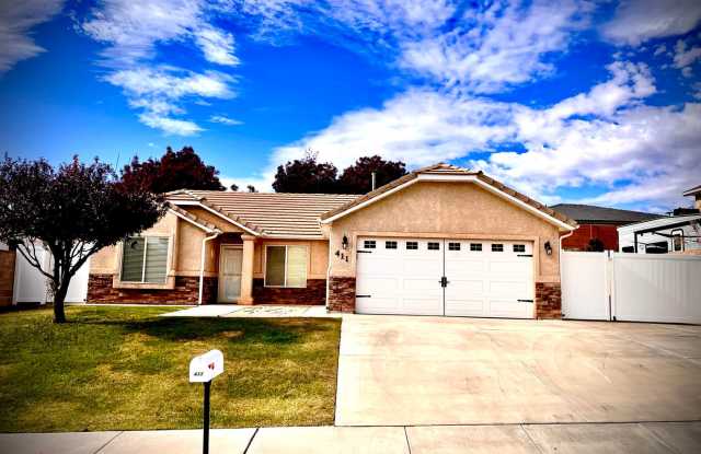 Centrally located single family gem! Landscape Maintenance Included!! - 411 North 2900 East, St. George, UT 84790