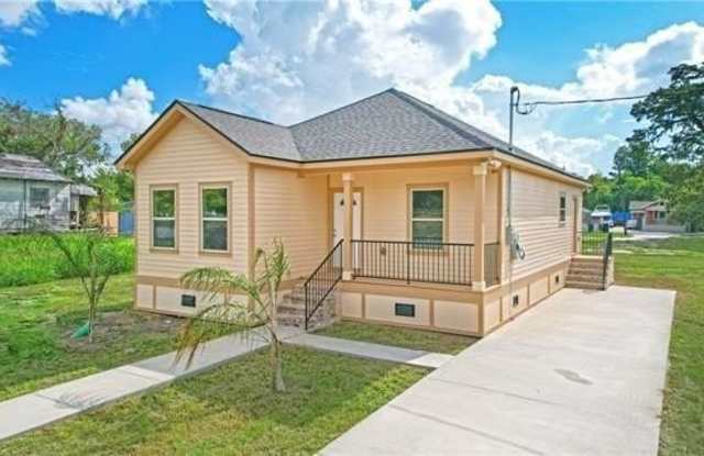 2110 MARDI GRAS Boulevard Gallery 3