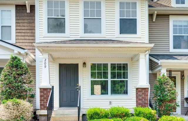 Renovated Townhome in Convenient Nashville Location photos photos