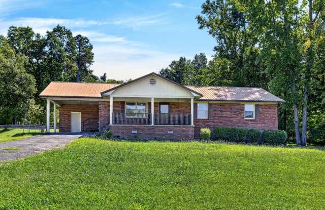 Spacious 4bd Home on 1 Acre! Gallery 3
