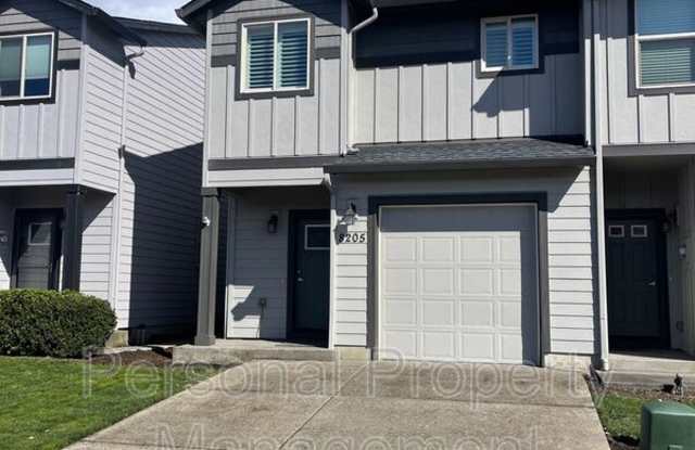 8205 NE 15th Ave - 8205 Northeast 15th Avenue, Hazel Dell, WA 98665
