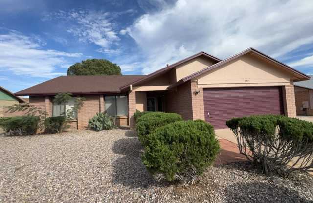 Move in ready! 3 bedroom  2 bath - 3271 Briarwood Drive, Sierra Vista, AZ 85635