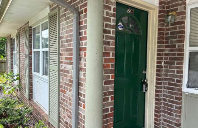 1/2 month off 1st months rent!! 2-Bedroom, 1-Bath Ground Floor Apartment in a Peaceful Neighborhood Gallery 3