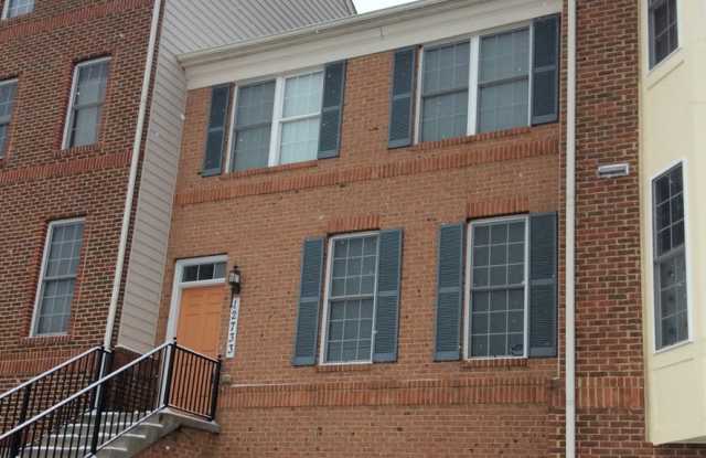 SPACIOUS TH IN CLARKSBURG photos photos