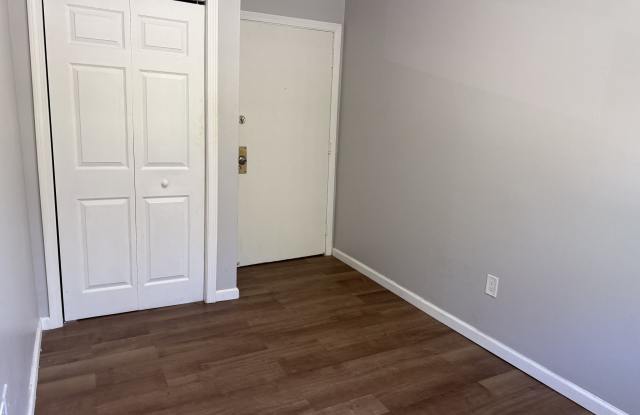 682 Old Colony Road Gallery 4