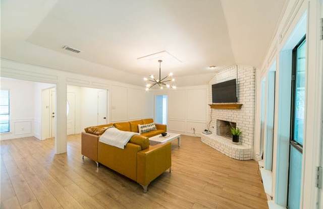 1309 Bayou Road Gallery 2