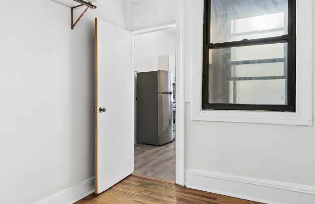 446 West 49Th Street Gallery 4