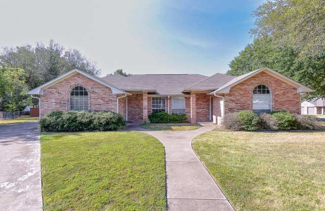 Nice Three Bedroom Duplex in Commerce in a quiet cul-de-sac!! - 3223 Ellen Drive, Commerce, TX 75428