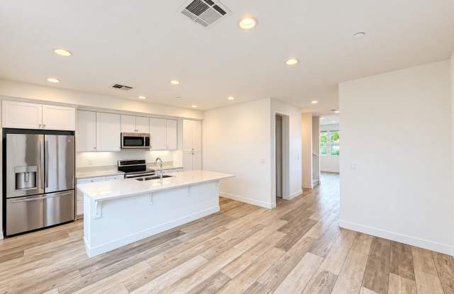 Modern 3BR Townhome for Rent in Union City! Gallery 4
