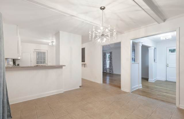 Spacious 3bd/2ba w/ 2 Car Garage and Large Fully Fenced Backyard!! Gallery 1