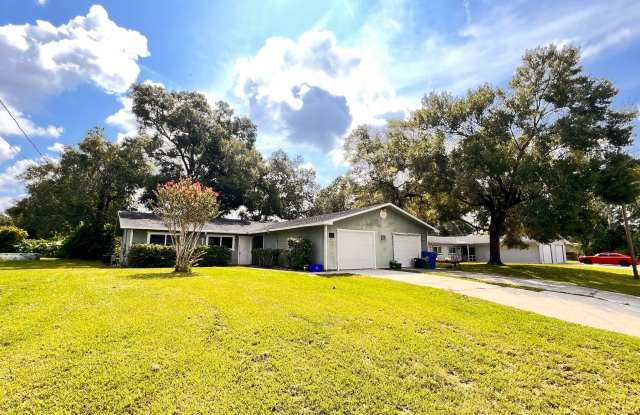 3/2 Duplex in DeLand Available Now! photos photos