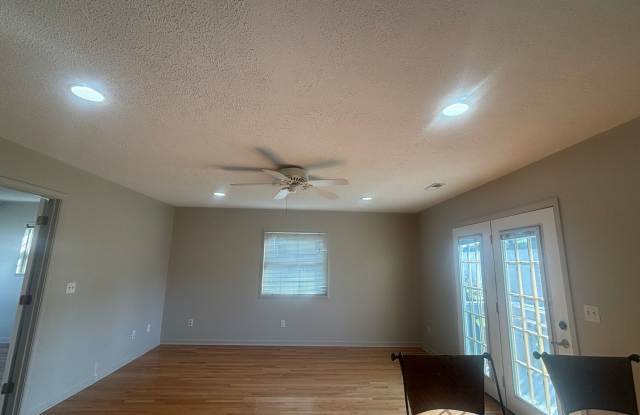 Claytor Lake 2 bedroom 1 bath Apartment Available NOW Gallery 3