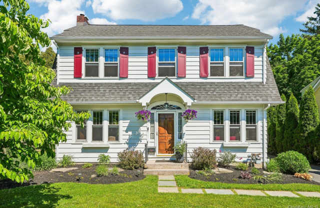 281 Piermont Avenue Gallery 1