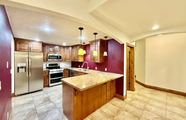 6819 South Greenfield Way - Basement Apartment Gallery 3