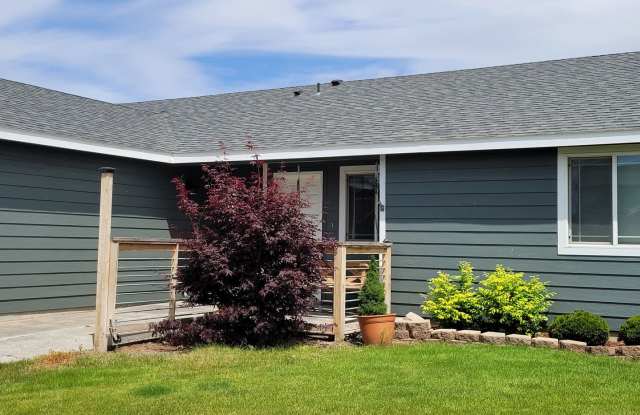 1921 S Perch Ave - 1921 Perch Avenue, Moses Lake, WA 98837
