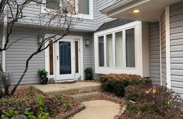 203 SUNSHINE LAKES DRIVE Gallery 1