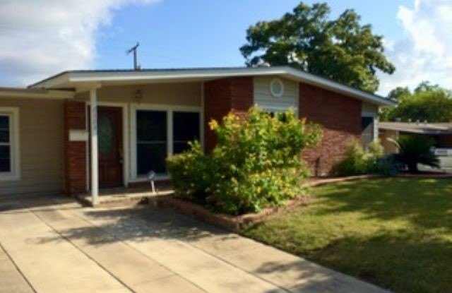 2323 Spicewood photos photos