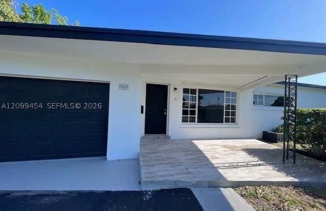 7025 SW 16th Ct Gallery 4