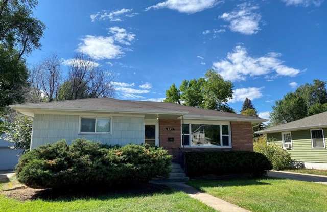 Roomy Three Bedroom Home with Yard! photos photos Roomy Three Bedroom Home with Yard! photos photos