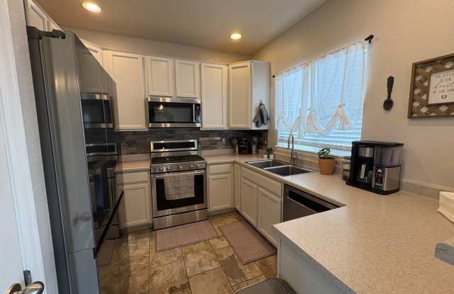 Beautiful 4 Bed 3 Bath in Fountain!!! Gallery 3