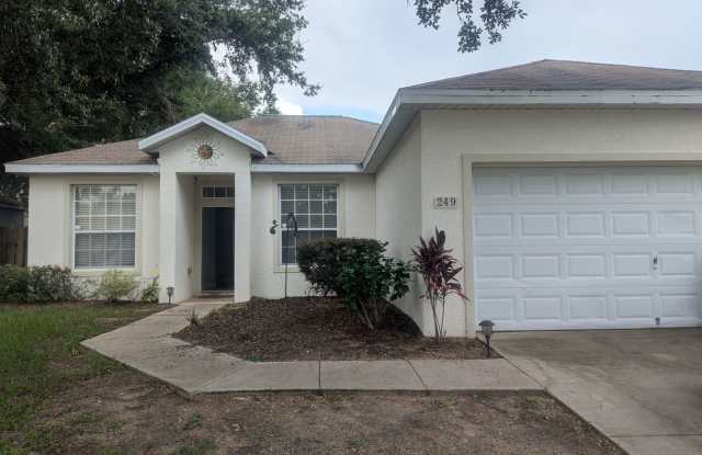 3 bedroom, 2 bath home in great location in Eustis - 249 Idlewild Avenue, Eustis, FL 32726