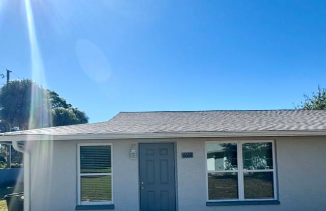 2/1 Close to Downtown New Port Richey photos photos