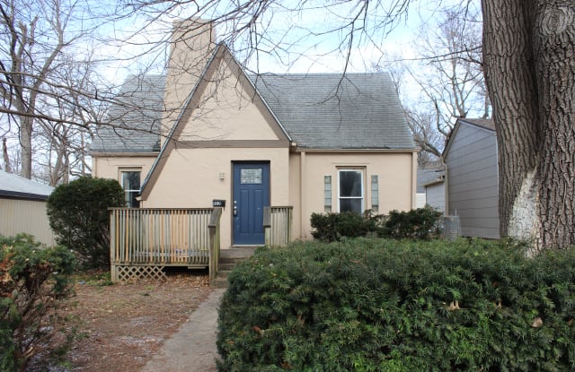 102 E 80th Ter - 102 East 80th Terrace, Kansas City, MO 64114