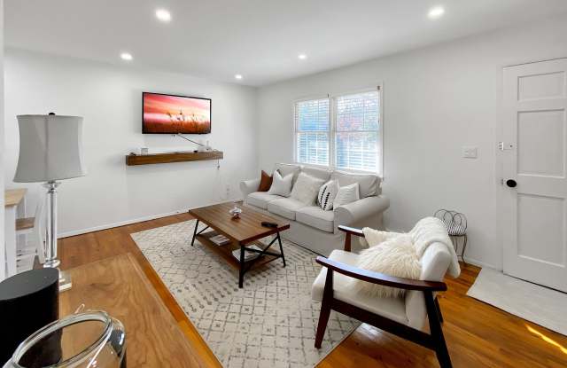 18 Old Riverhead Road E Gallery 2