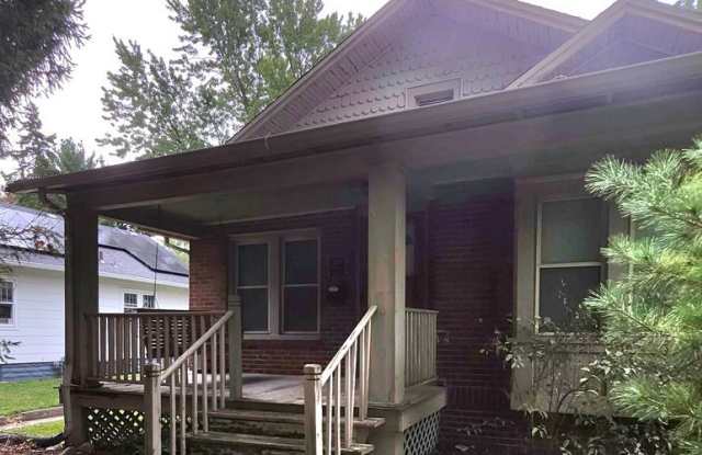 Two Bed Bungalow near Mattis Ave photos photos