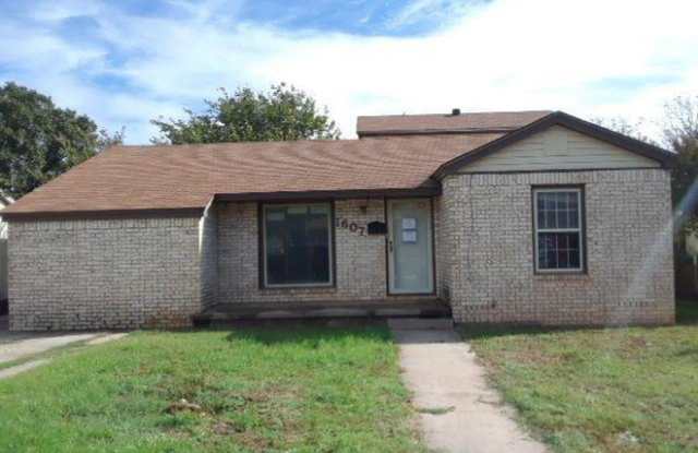 Spacious 4 bedroom 3 bathroom home in Sweetwater! photos photos