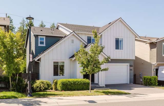 Beautifully Maintained 4 Bed / 3 Bath Home in McCormick Village. Bonus Room & Fully Fenced Yard. AVAILABLE NOW! Gallery 1