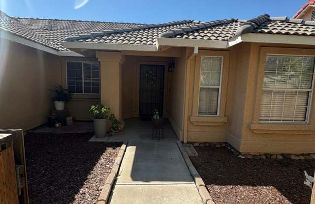 AVAILABLE NOW– Beautiful & Spacious 4 Bedroom Home! photos photos