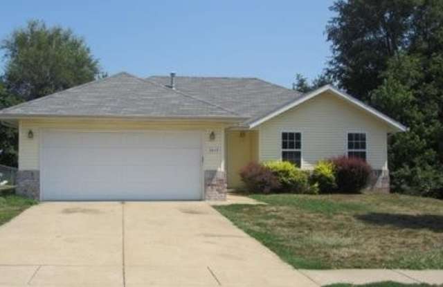 Cute 3 bedroom house in quiet neighborhood! Gallery 1