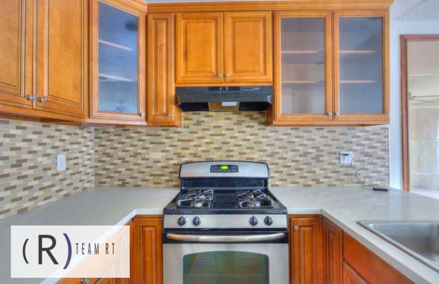 Beautiful 3-Bedroom Condo with Private Patio and Community Pool Gallery 3