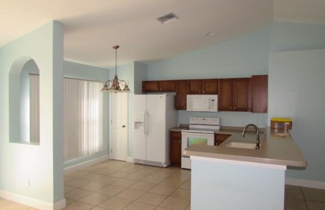 Beautiful Home in Lehigh Acres Gallery 4