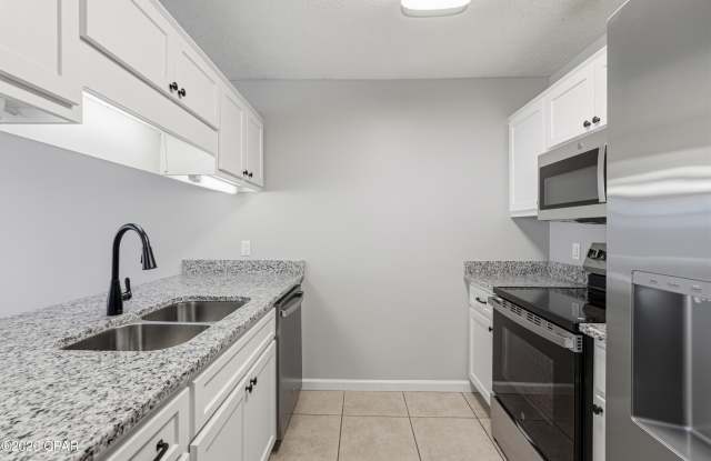 8418 N Lagoon Drive Gallery 3