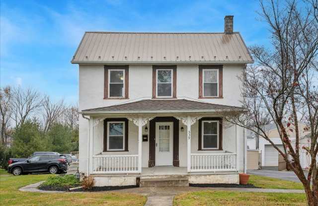 Updated single-family home in the heart of Kennett Borough—bright, spacious, and walkable to everything. - 539 East South Street, Kennett Square, PA 19348