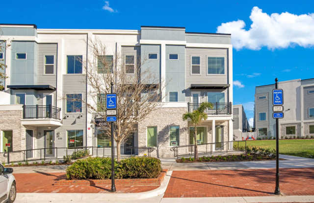 3/2.5 WITH OVERSIZED FLEX SPACE AND HALF BATH IN OVIEDO'S CITY PLACE photos photos