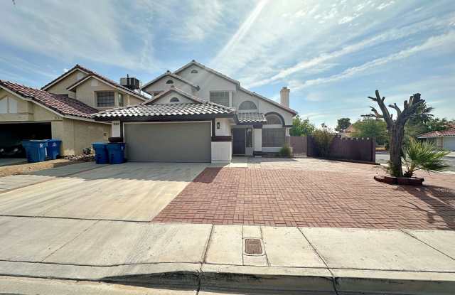 Upgraded Paradise Valley Gem! Solar Panels + No HOA Gallery 1