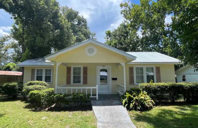 Cute, vintage 3 Bedroom, 1.5 Bathroom home on Historic Helvenston St - 520 Helvenston Street Southeast, Live Oak, FL 32064
