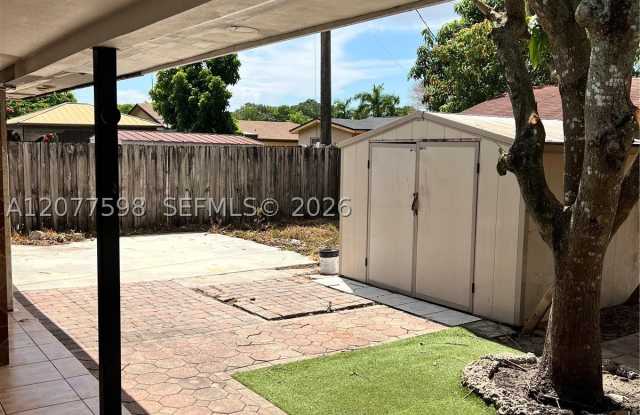 12360 SW 188th Ter Gallery 4