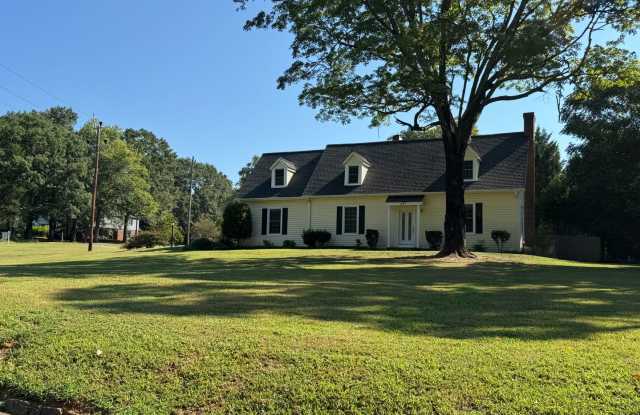 4 Bed / 3 Bath with 1/2 acre in Historic Shelby, NC Neighborhood photos photos