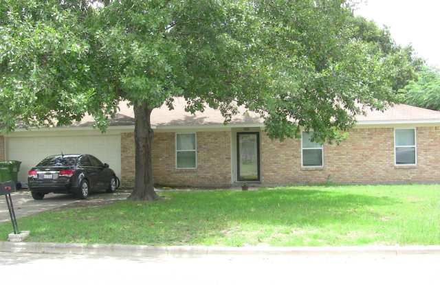 Centrally Located 3/2 with Office! Near Park photos photos