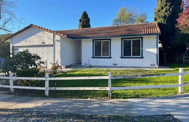 Beautiful 4 bedroom 2 bath Home with Ranch Style Backyard photos photos