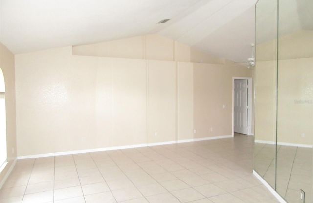 22182 PEACHLAND Boulevard Gallery 3